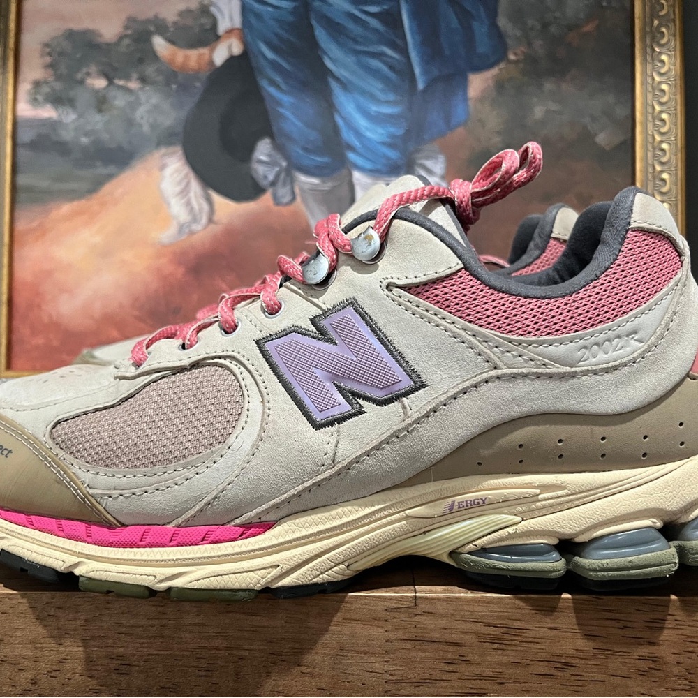 New Balance  2002R Hiking Pack  Beige Pink  Size 9.5 Sneakers